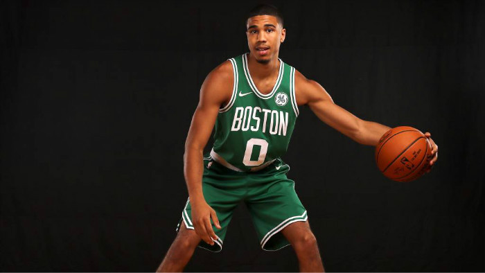 出其背后的 出其背后的