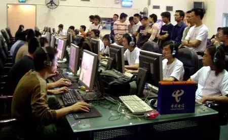 年龄结构偏 年龄结构偏